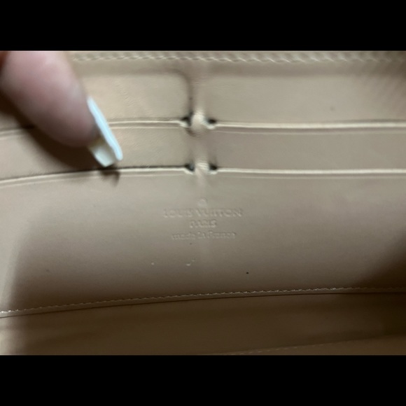 Authentic Louis Vuitton Vernis Zippy Wallet
See ALL pics inc. Box & Dust Bag - Picture 12 of 12